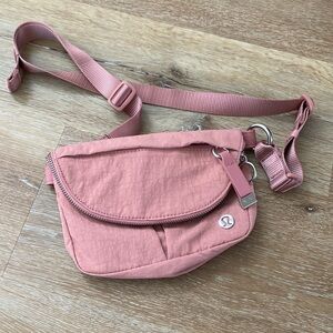 Like new 2L lululemon bag